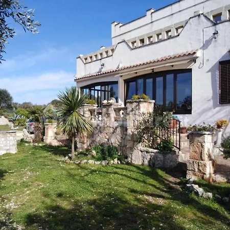 Fonte Vecchia, * Ostuni